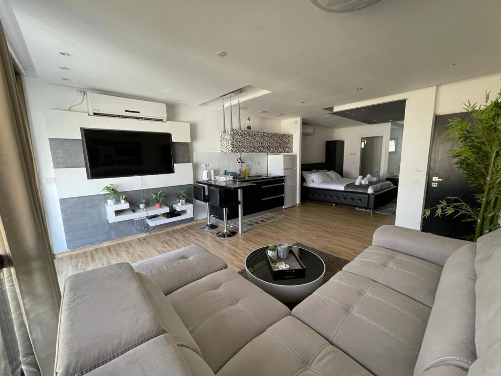 Lev Eilat Suites Exterior photo